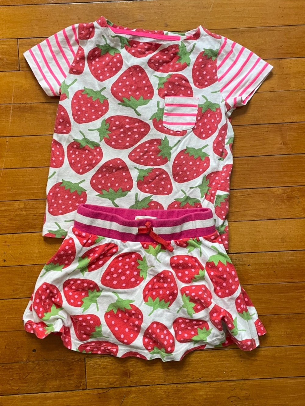 Mini Boden Girls Strawberry AOP 2-Piece Set 5-6 Shirt Skirt Summer Pink Red